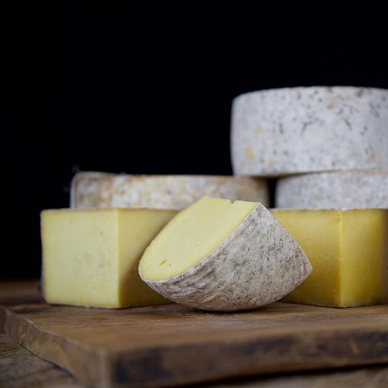 4 non blue cheeses for an ethical cheesboard